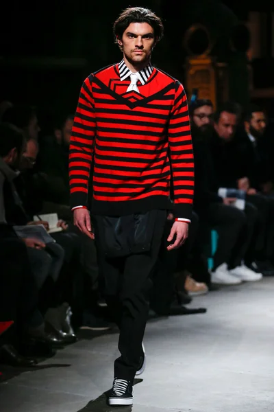 Look 11